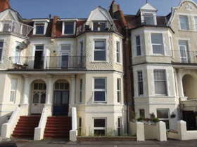 2 bedroom Flat for s...